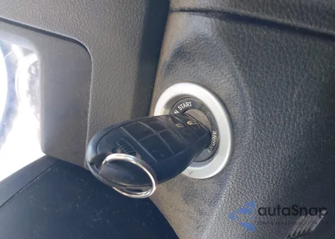 2018 Ram 1500 Express 4X4 6'4 Box z USA, uszkodzony, nr VIN 1C6RR7FT5JS124527